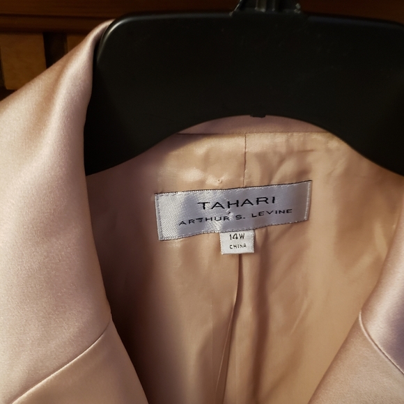Womens tahari size 14w, very light pink jacket - Picture 2 of 5
